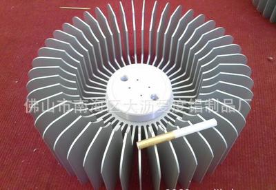 专业大截面太阳花铝挤型与工矿灯散热器 铝挤型加工技术解析与应用